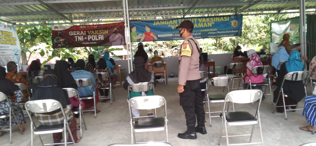 Bhabinkamtibmas Hargorejo Aktif Monitoring Kegiatan Vaksinasi